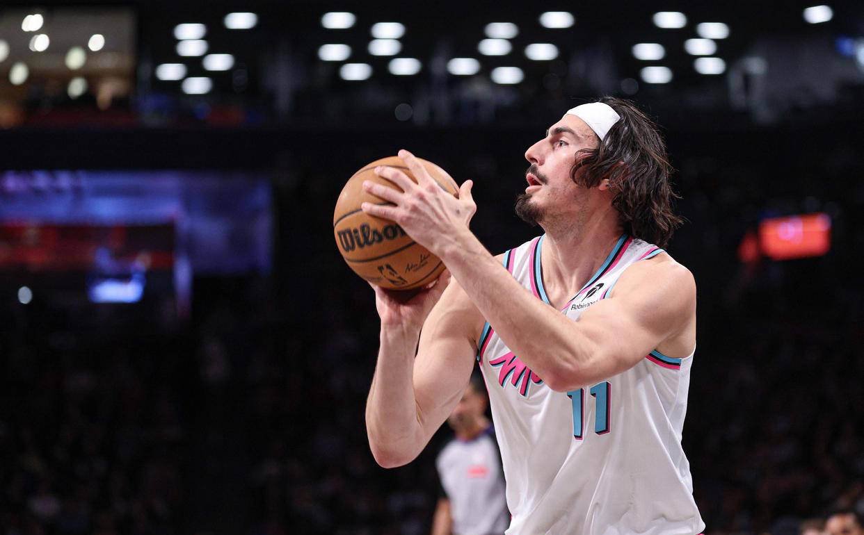 欧联赛程吃紧;夏洛特黄蜂今晨强势反弹;球迷炸锅;高层口径保持一致 欧联赛程吃紧;夏洛特黄蜂今晨强势反弹;球迷炸锅;高层口径保持一致