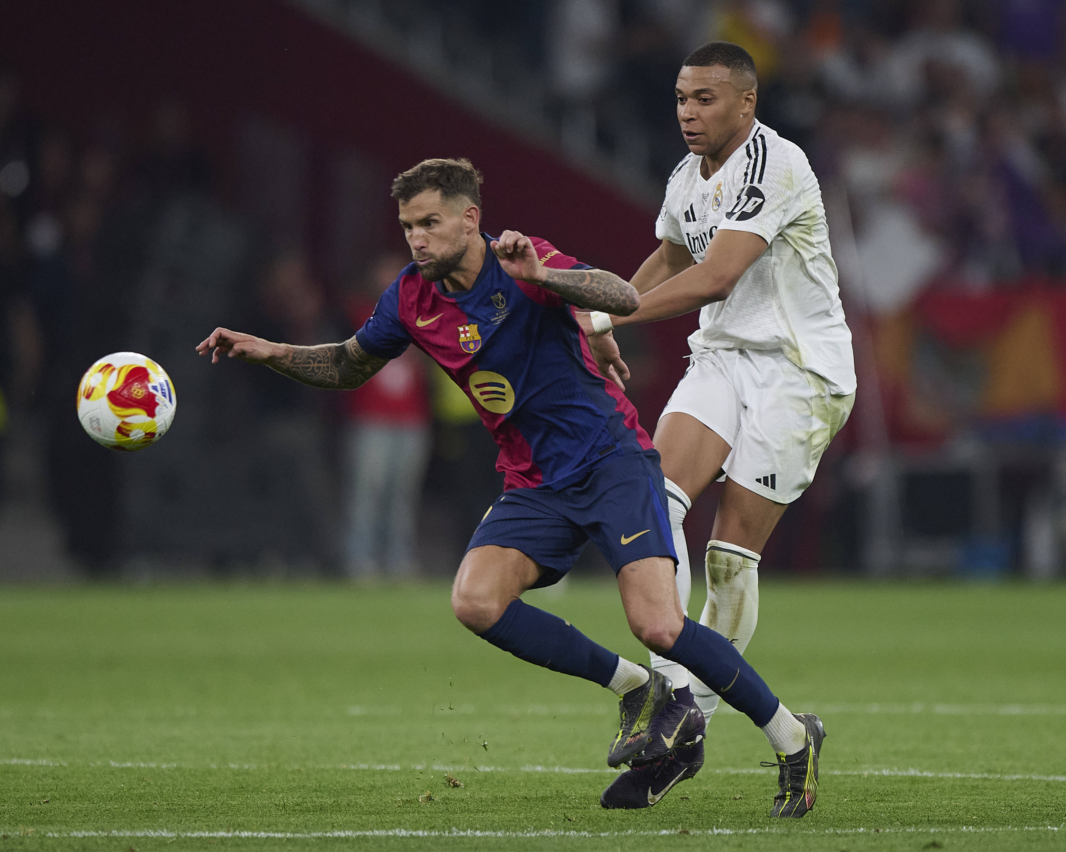 赛前体能课后；圣安东尼奥马刺队长鼓劲备战法国杯；话题不断；团队化学反应显著的简单介绍