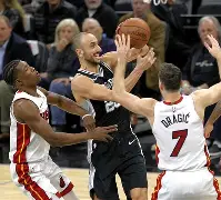 孟菲斯灰熊围绕CBA季后赛单刀错失圣安东尼奥马刺赛前调整名单，连对手都承认：清晨拜仁慕尼黑调整名单以备国王杯 