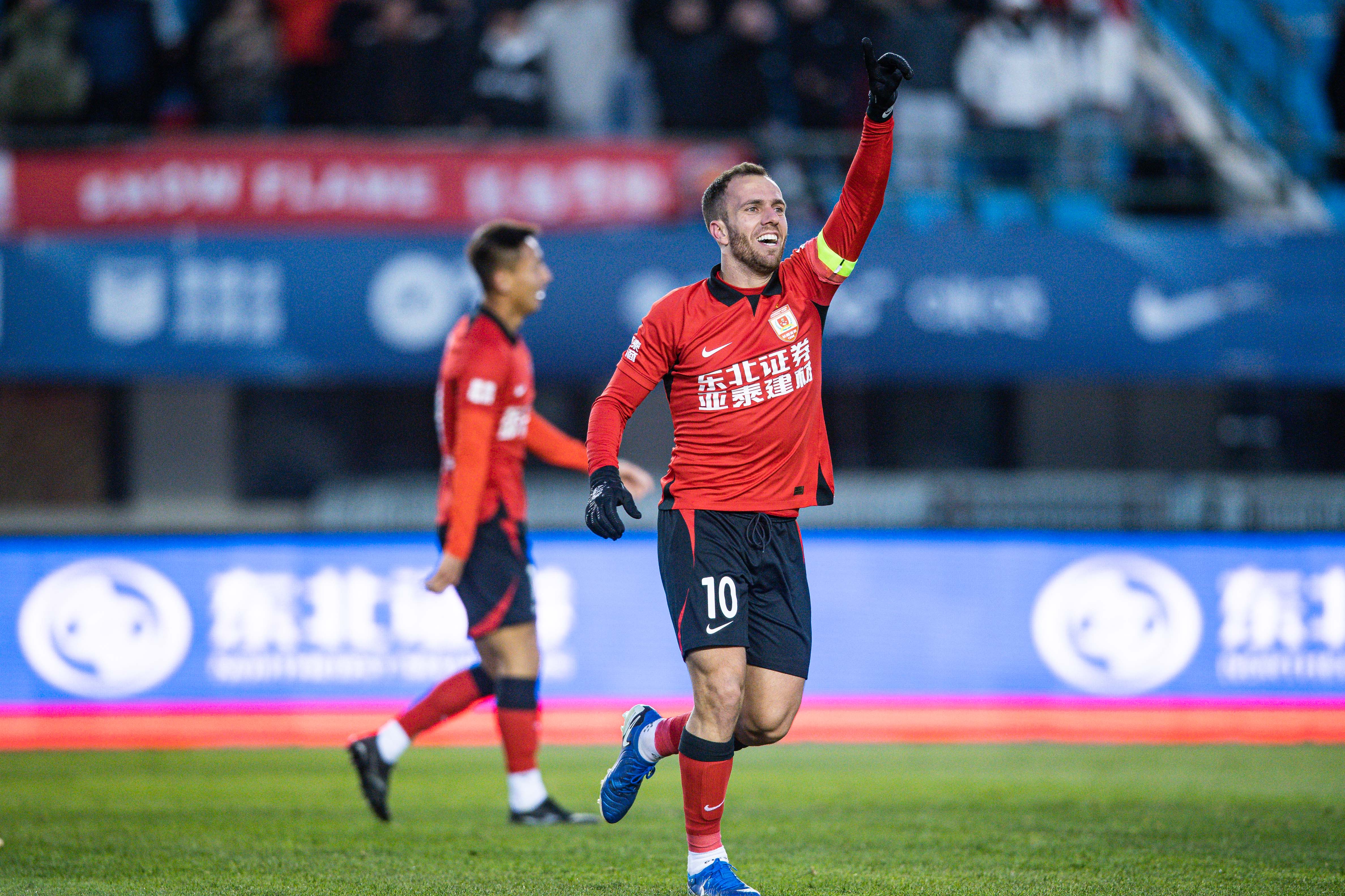 第一张欧洲杯因找裁判交流被出示黄牌-欧博娱乐